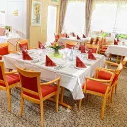 Speisesaal im Restaurant Sommerbergblick im Wellnesshotel Rothfuss in Bad Wildbad