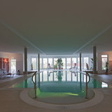 Großer Poolbereich im Wellnesshotel Rothfuss in Bad Wildbad