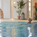 Schwimmen im Pool vom Hotel Rothfuß