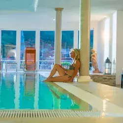 Badelandschaft und Hallenbad des Wellnesshotel Rothfuss in Bad Wildbad im Schwarzwald