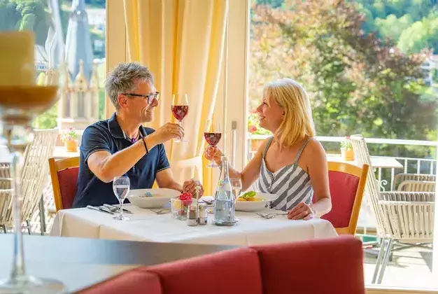 Abendessen zu zweit im Restaurant Sommerbergblick des Wellnesshotel Rothfuss in Bad Wildbad im Schwarzwald