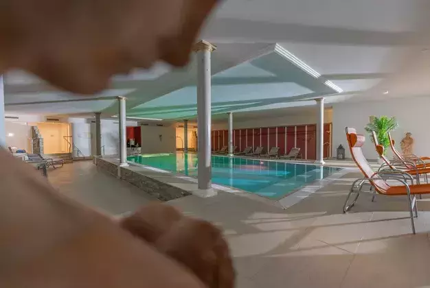 Badelandschaft und Hallenbad des Wellnesshotel Rothfuss in Bad Wildbad im Schwarzwald