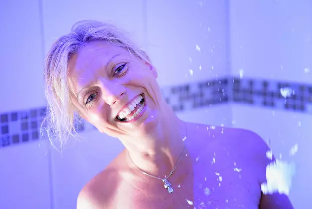 Schneedusche im 4 Sterne Wellnesshotel Rothfuss im Schwarzwald
