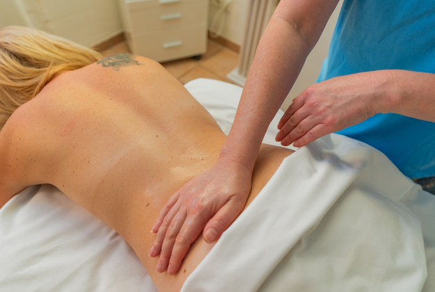 Ayurveda-R�ckenmassage im Wellnesshotel Rothfuss in Bad Wildbad