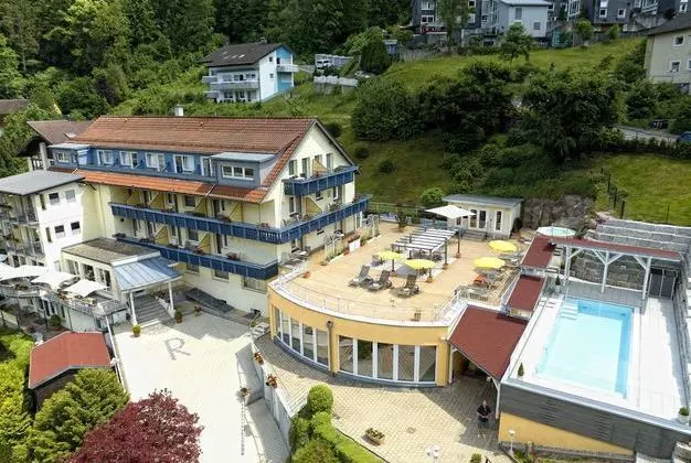 Ansicht per Drohne vom Wellnesshote Rothfuss in Bad Wildbad
